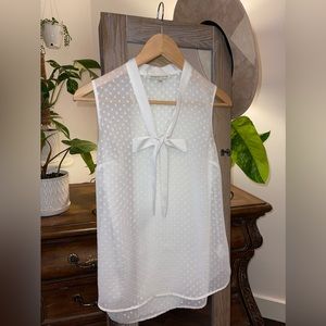 *BEAUTIFUL* (gently loved) Daniel Rainn XS white blouse with dots